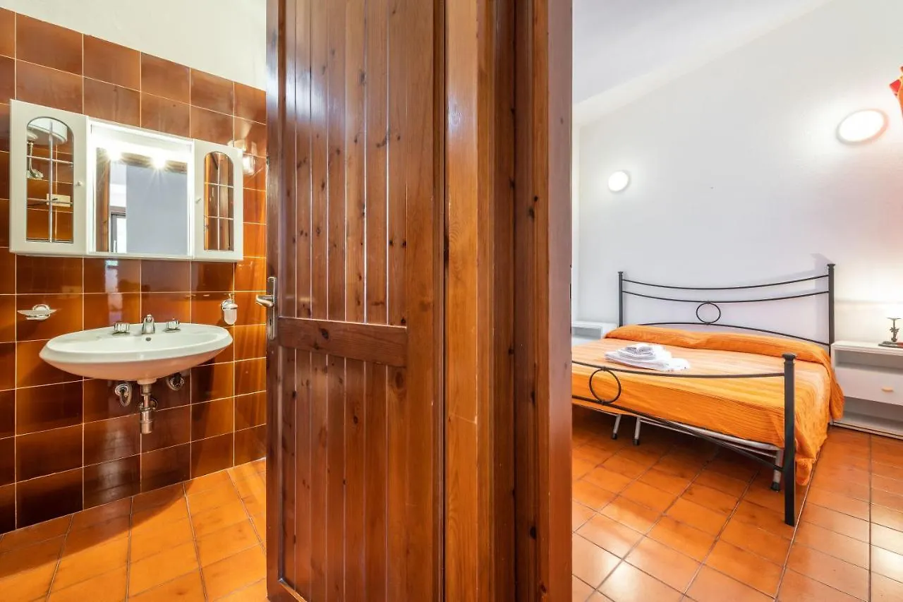 Accu Is Prezzus D Fronte Mare Apartamento Villasimius 0*,  Itália