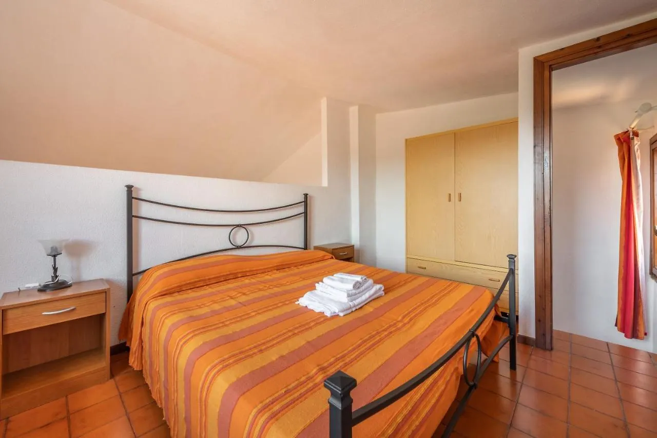Accu Is Prezzus D Fronte Mare Apartamento Villasimius